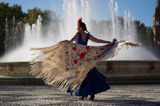 flamenco-donna in abito tradizionale