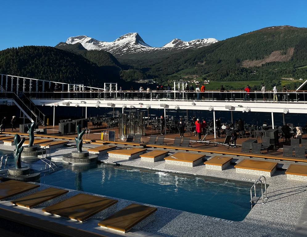 Crociera sui fiordi norvegesi - MSC Euribia piscina