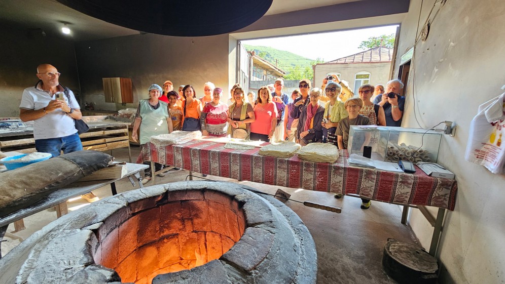 Viaggio di gruppo in Armenia - Preparazione del pane lavash